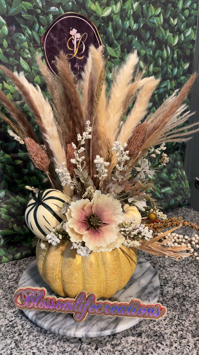 Everlasting neutral floral arrangement with dried textures
